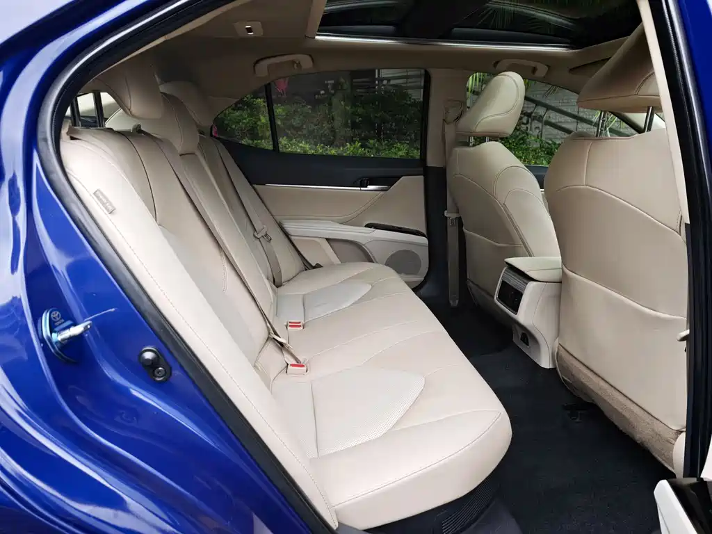 Toyota Camry 2019 — фото 19