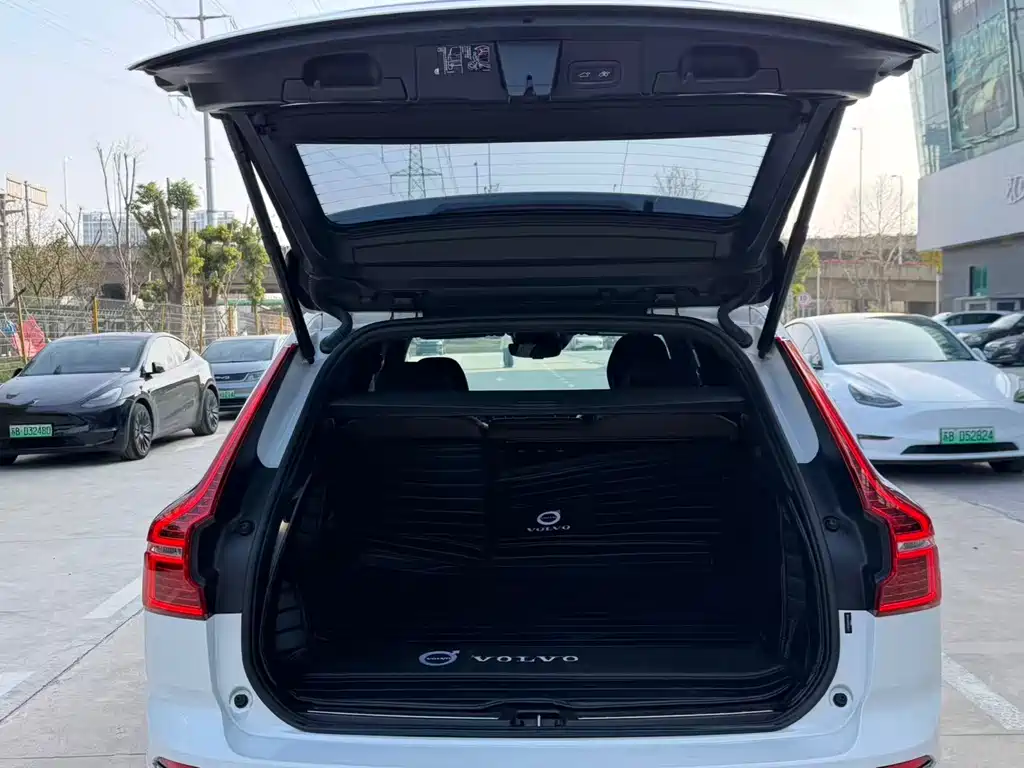 Volvo XC60 2021 — фото 10