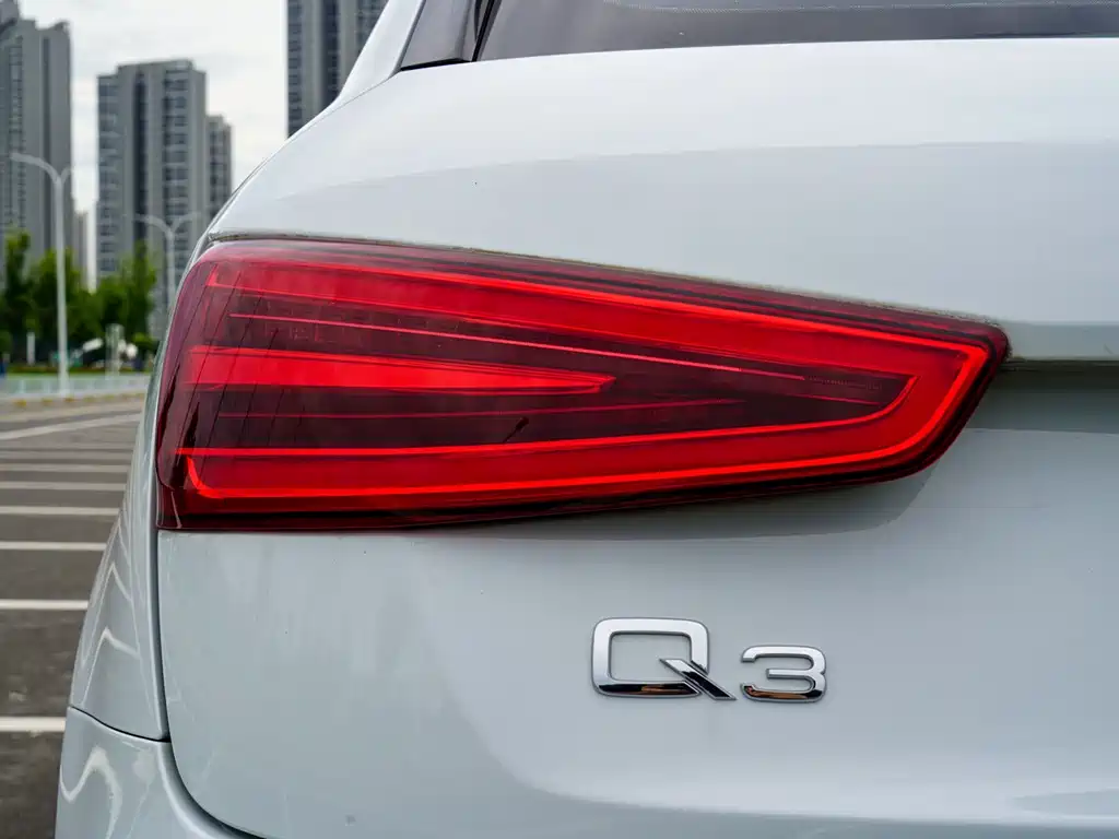 Audi Q3 2014 — фото 9
