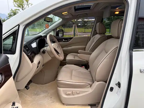 Nissan Quest 2015