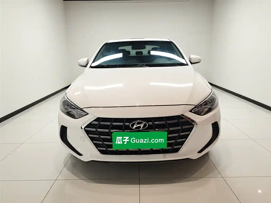 Hyundai Elantra 2020 — фото 3