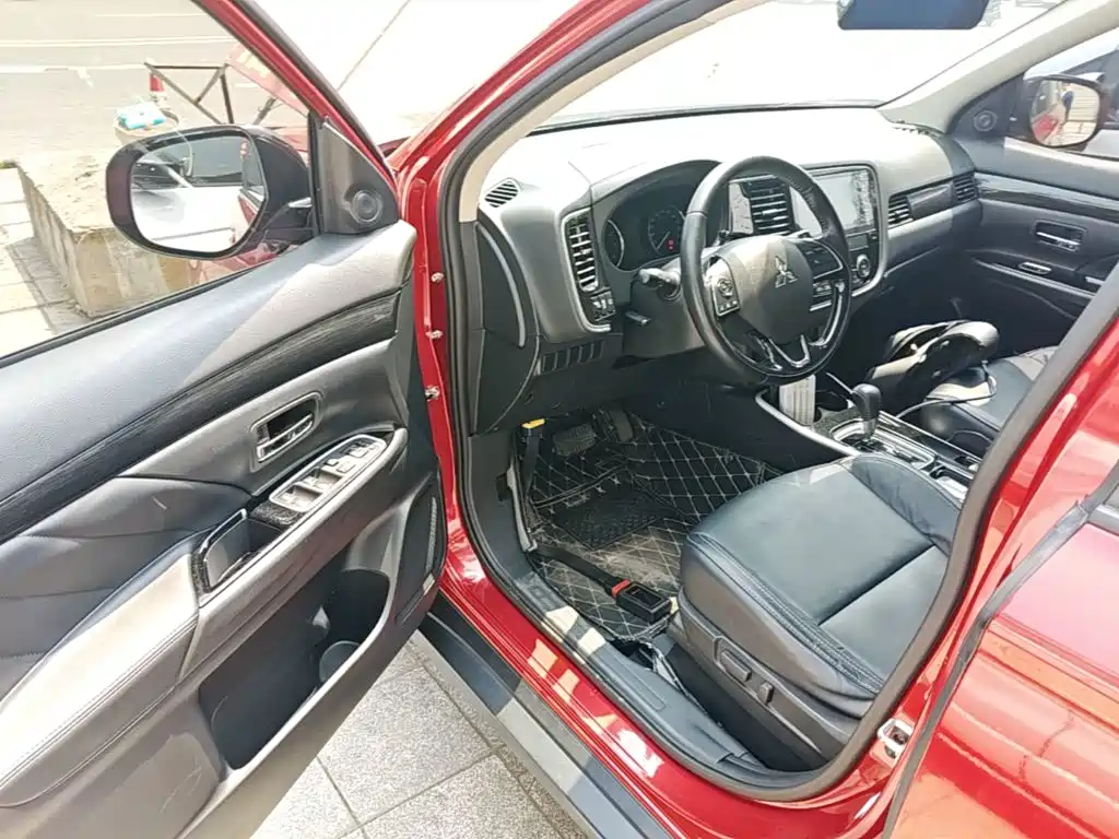 Mitsubishi Outlander 2020 — фото 16