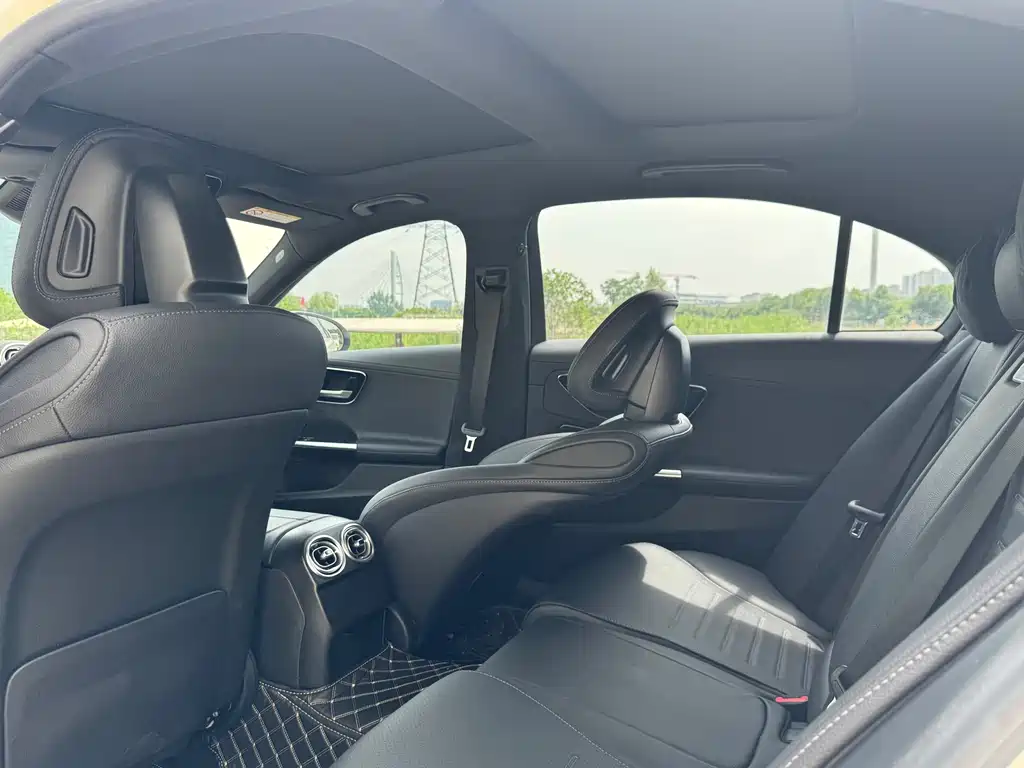 Mercedes-Benz C-Class 2023 — фото 14