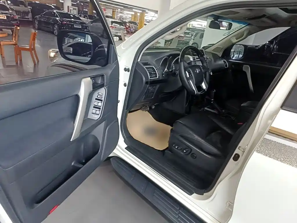 Toyota Prado 2017 — фото 16