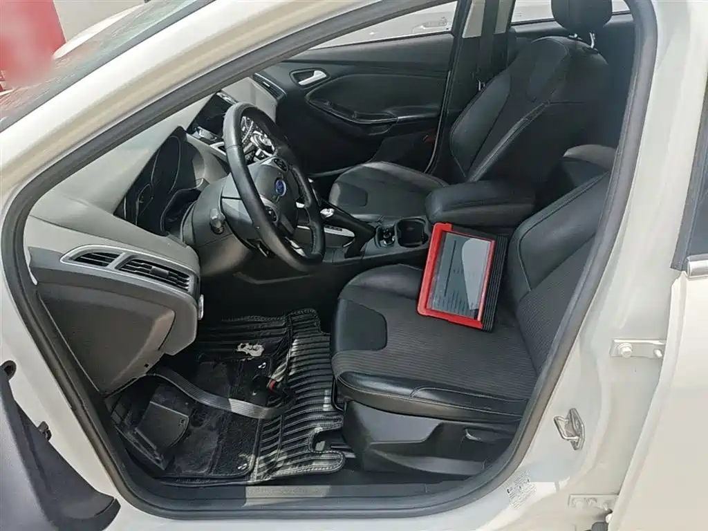 Ford Focus 2015 — фото 15