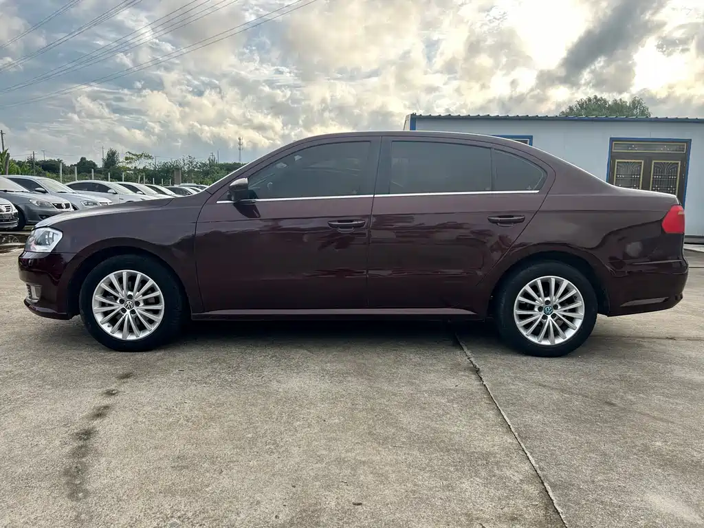 Volkswagen Lavida 2012