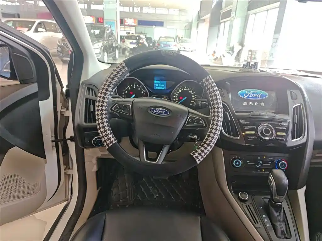 Ford Focus 2017 — фото 11