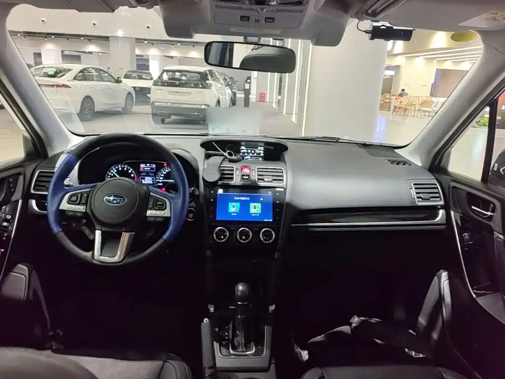 Subaru Forester 2018 — фото 10