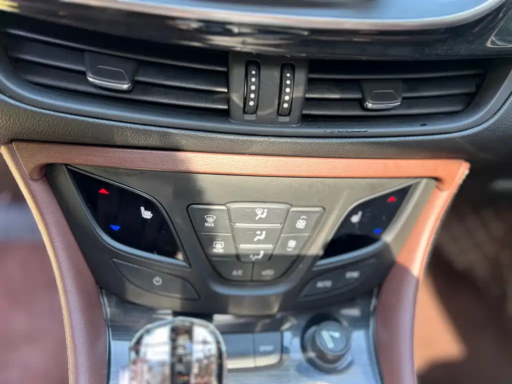 Buick Envision Plus 2018 — фото 19