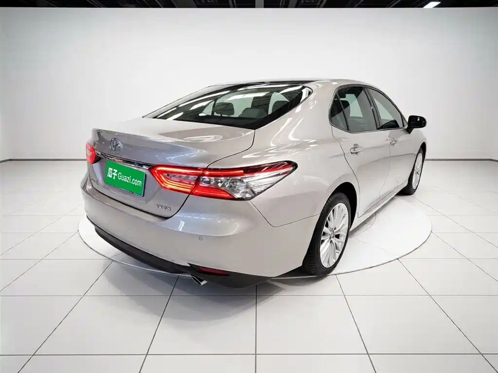 Toyota Camry 2018 — фото 7