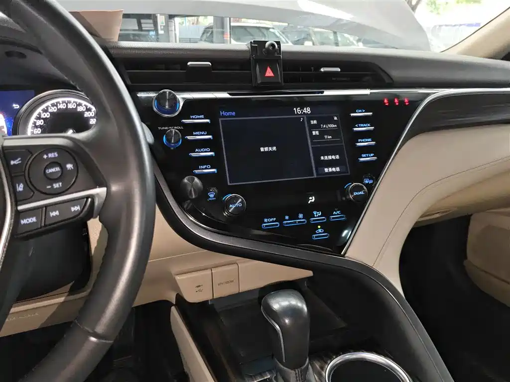 Toyota Camry 2018 — фото 13