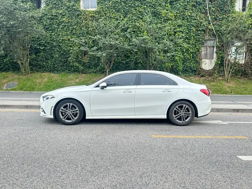 Mercedes-Benz A-Class 2021 — фото 3