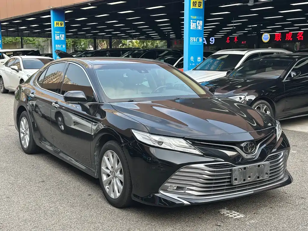 Toyota Camry 2020 — фото 1