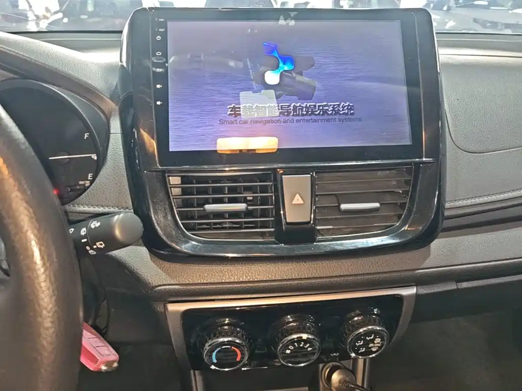 Toyota Yaris L 2016 — фото 13
