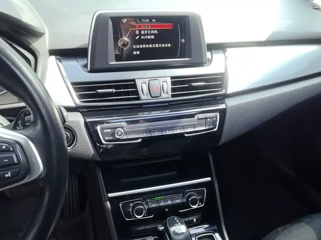 BMW 2 Series Active Tourer 2017 — фото 13