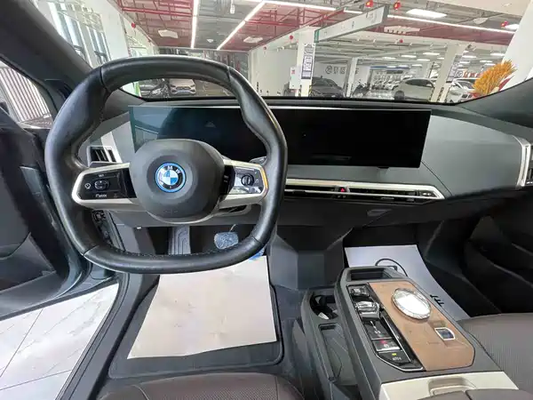 BMW iX 2023