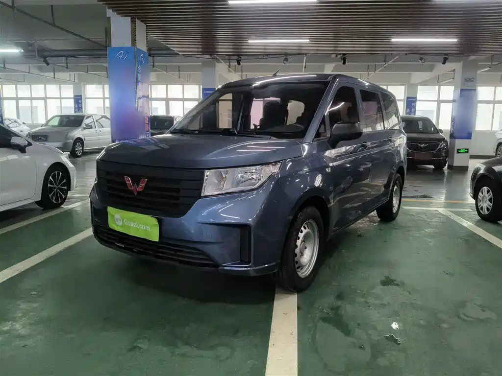 Wuling Hongguang PLUS 2023 — фото 2