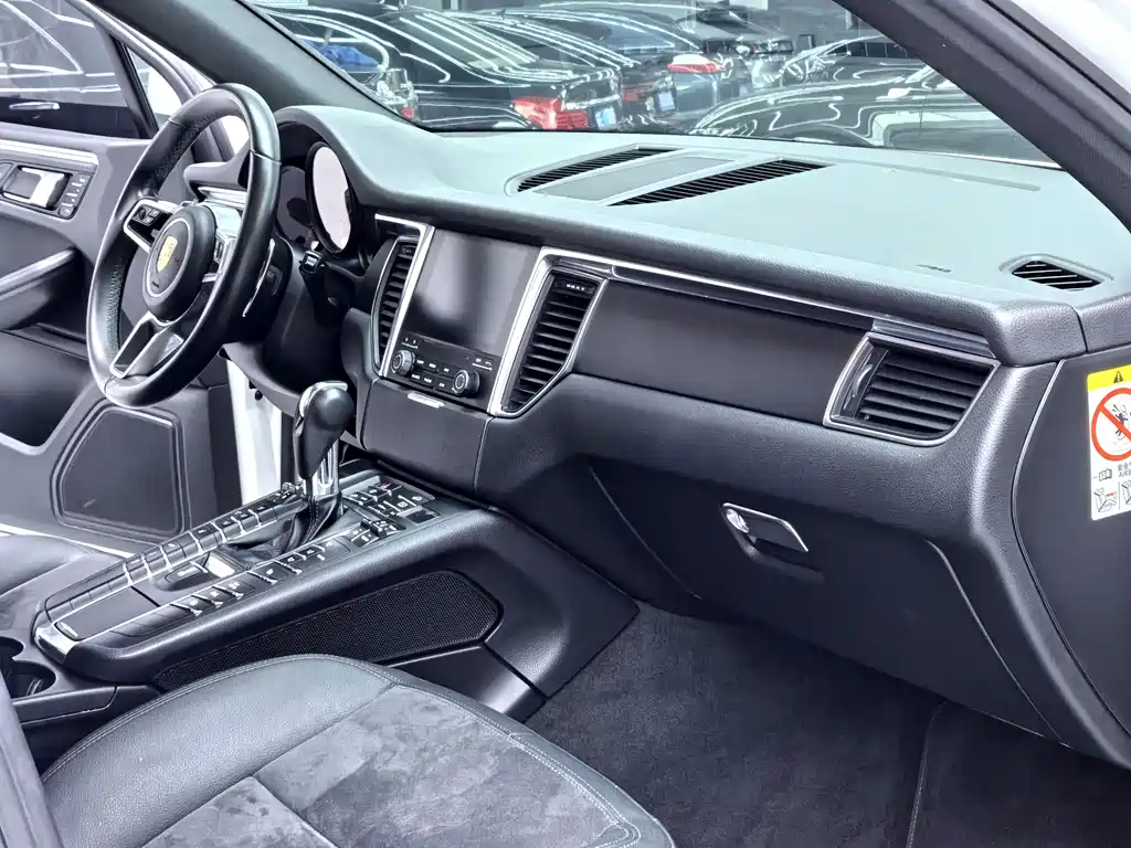 Porsche Macan 2016 — фото 12