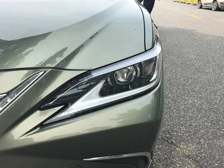 Lexus ES 2020 — фото 5