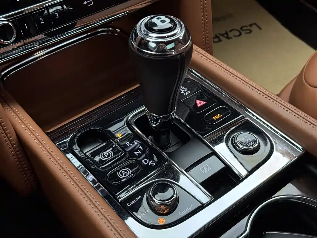 Bentley Mulsanne 2018 — фото 11
