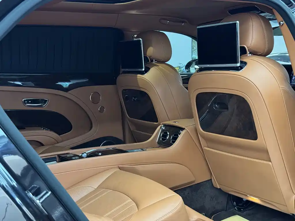 Bentley Mulsanne 2018 — фото 13