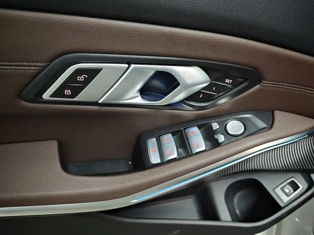 BMW 3 Series 2025 — фото 10
