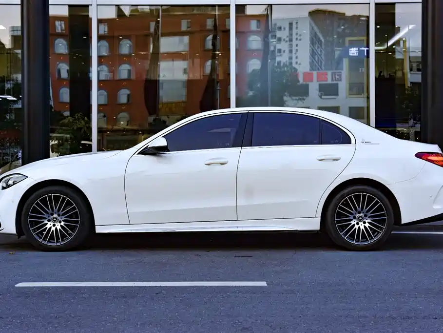 Mercedes-Benz C-Class 2023 — фото 3