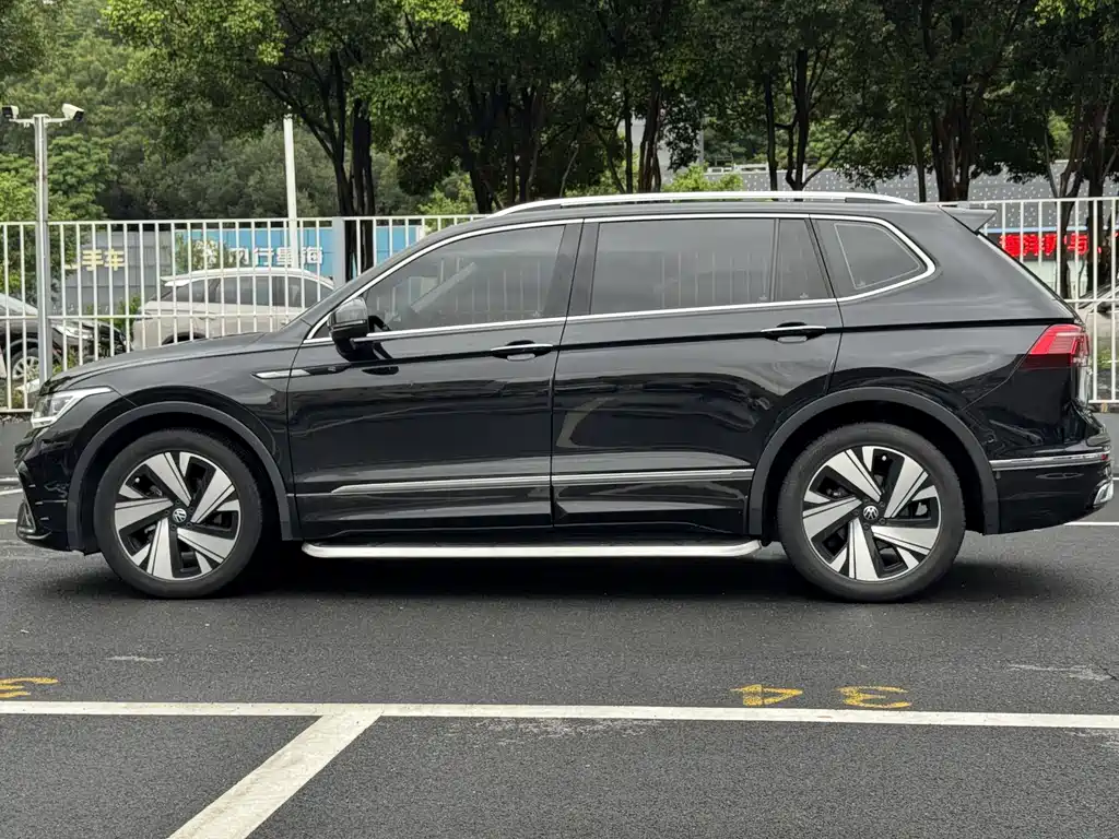 Volkswagen Tiguan L 2023 — фото 5