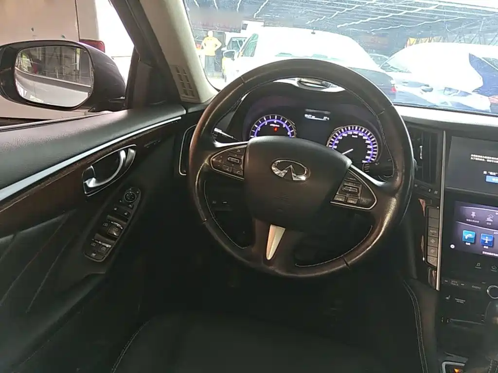 Infiniti Q50L 2015 — фото 11