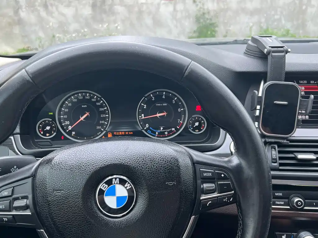 BMW 5 Series 2017 — фото 10