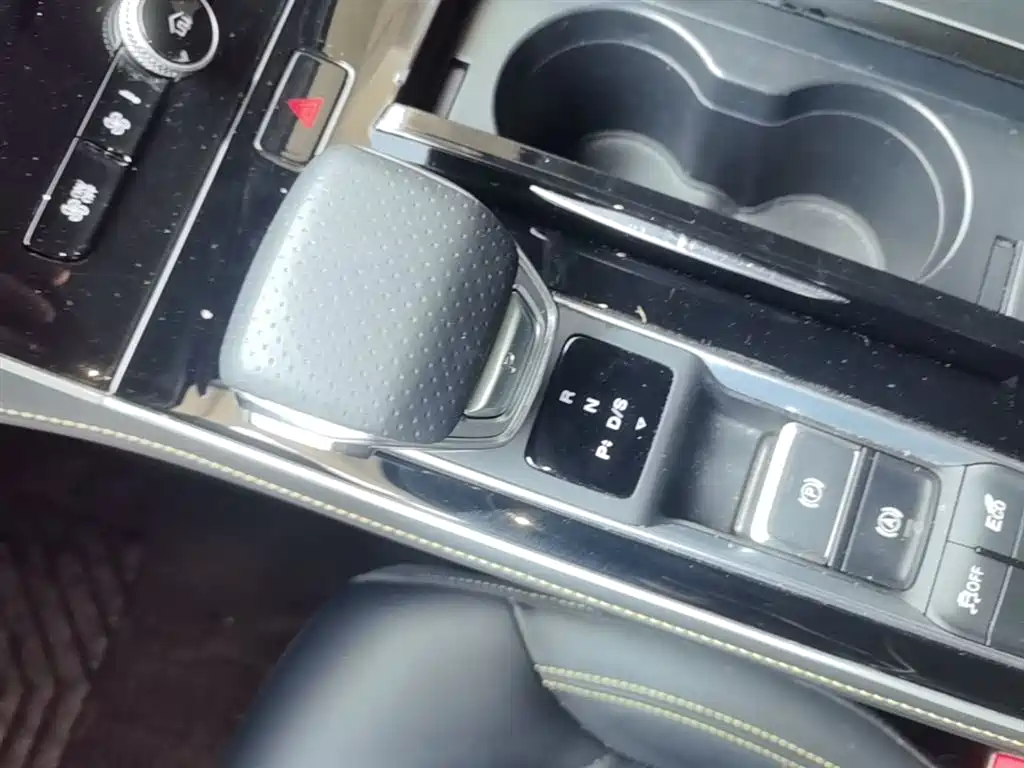 Roewe i6 MAX 2022 — фото 14