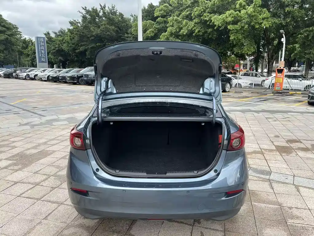 Mazda 3 Axela 2017 — фото 12