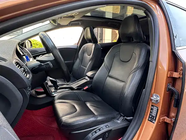 Volvo V40 2014