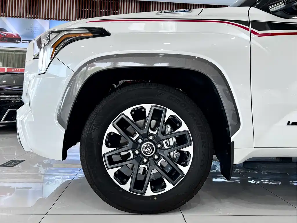 Toyota Sequoia 2023 — фото 25
