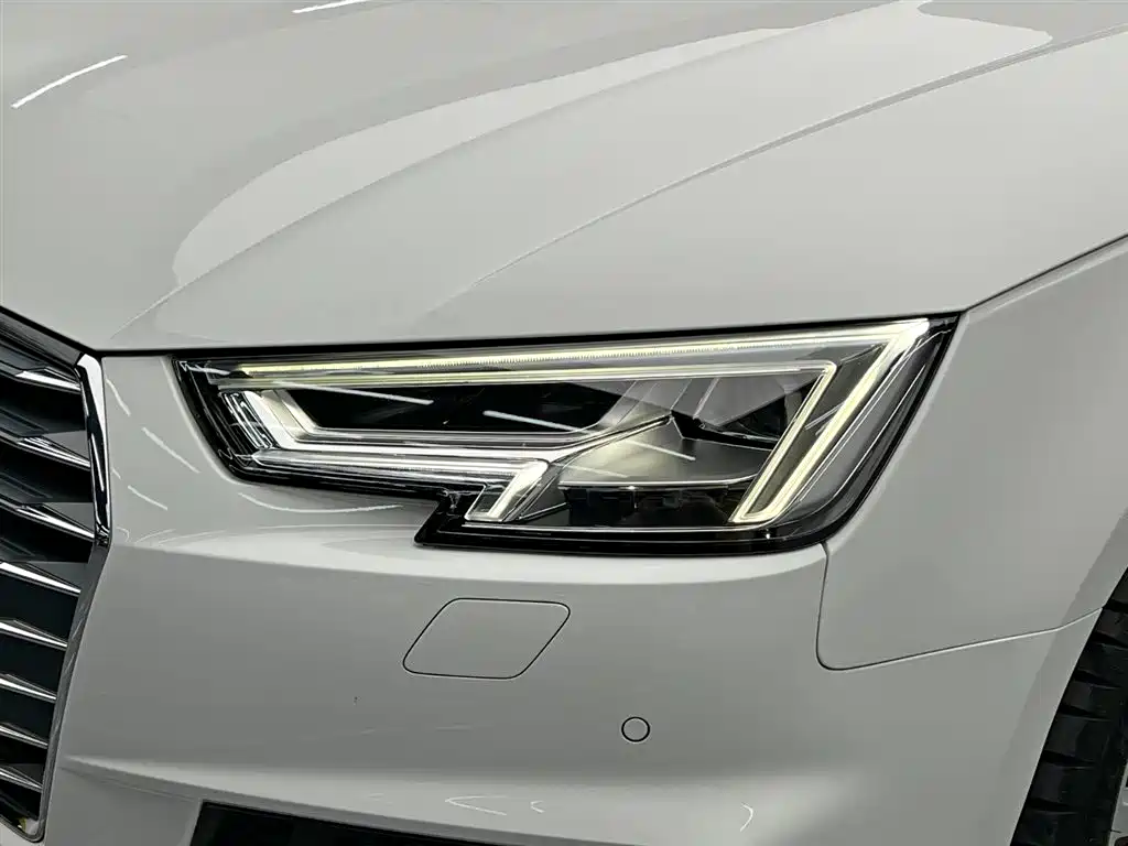Audi A4L 2018 — фото 9