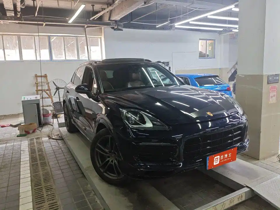 Porsche Cayenne 2022