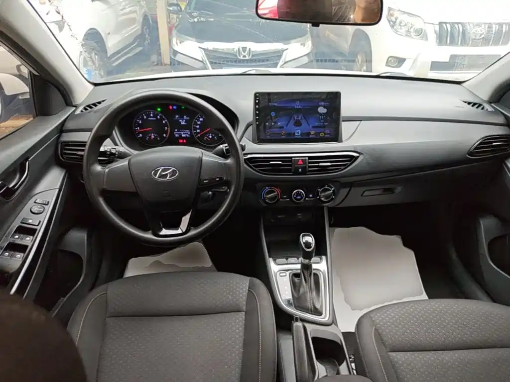 Hyundai Elantra 2022 — фото 10
