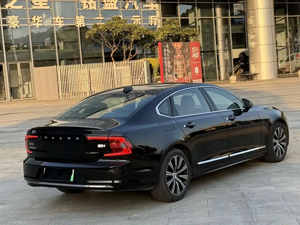 Volvo S90 PHEV 2021 — фото 11
