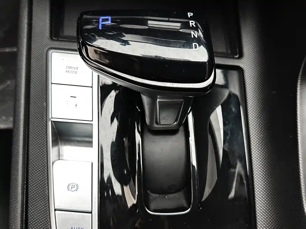Hyundai Elantra 2023 — фото 18