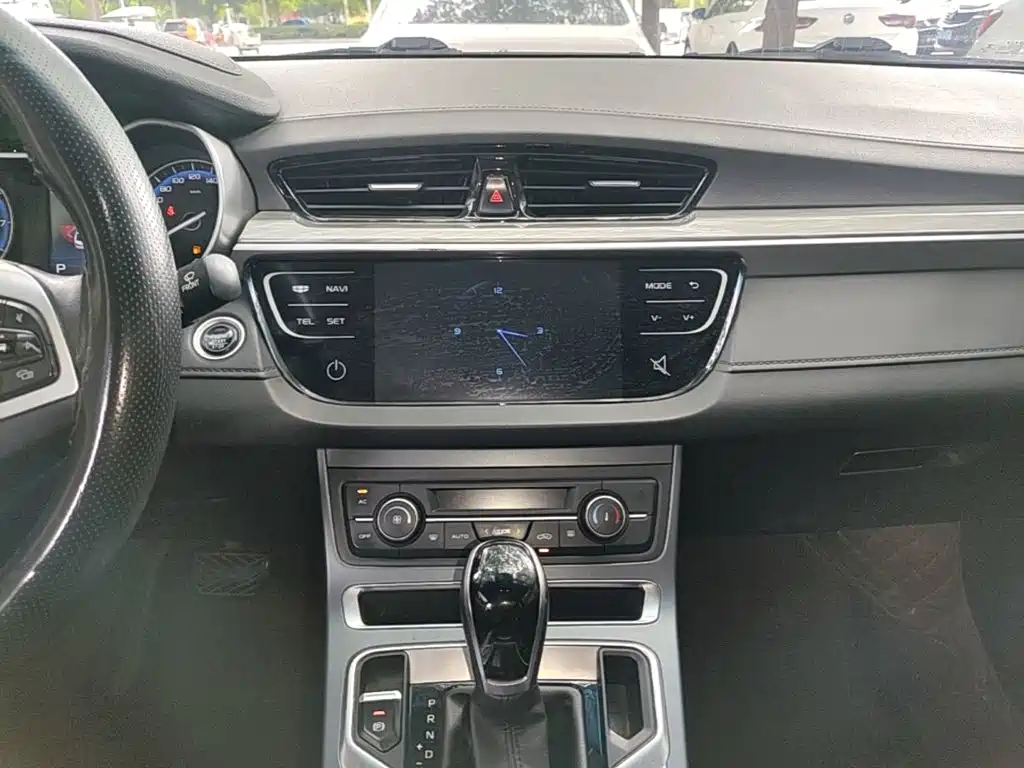 Geely Emgrand 2019 — фото 13