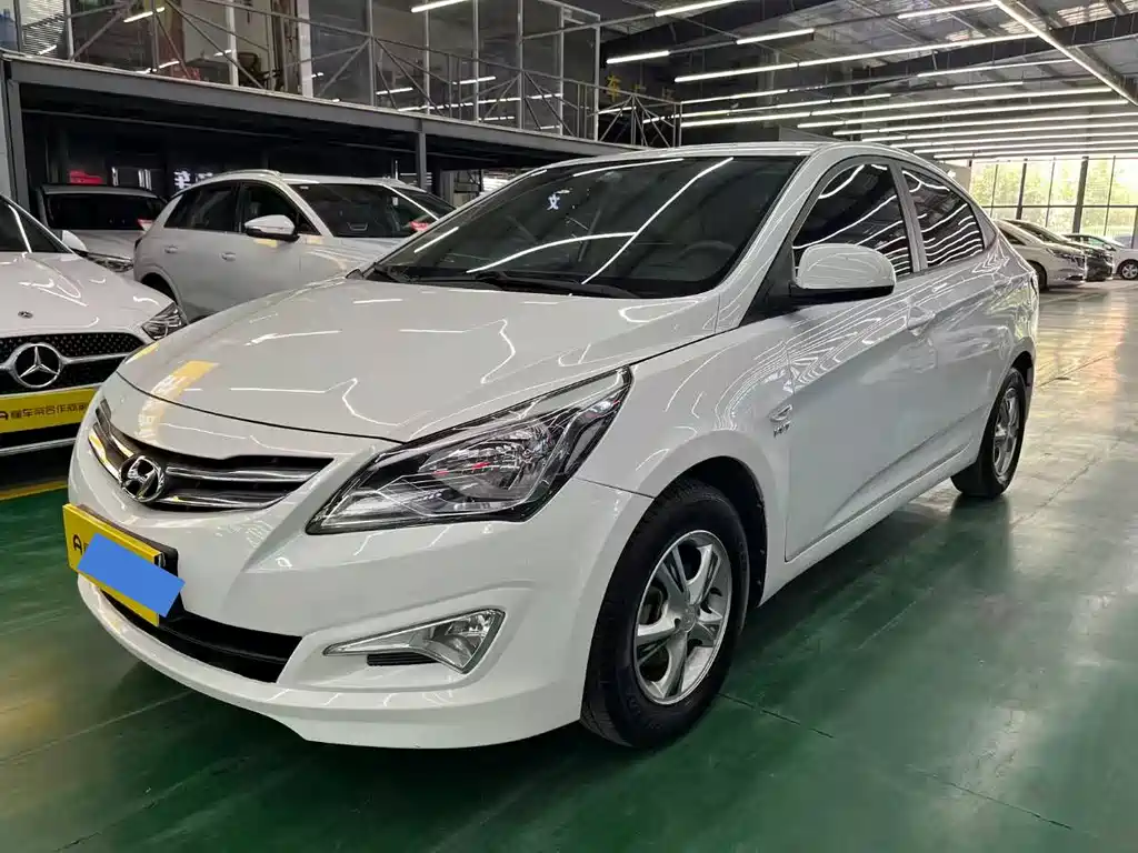 Hyundai Verna 2015 — фото 1