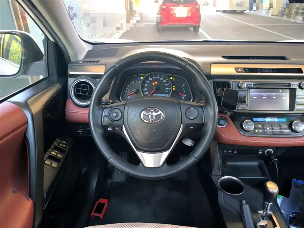 Toyota RAV4 2015 — фото 11