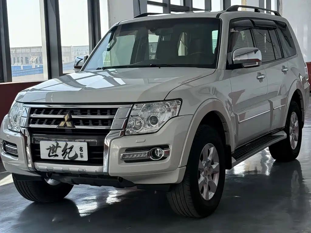 Mitsubishi Pajero 2020