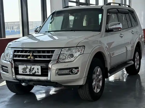 Mitsubishi Pajero 2020
