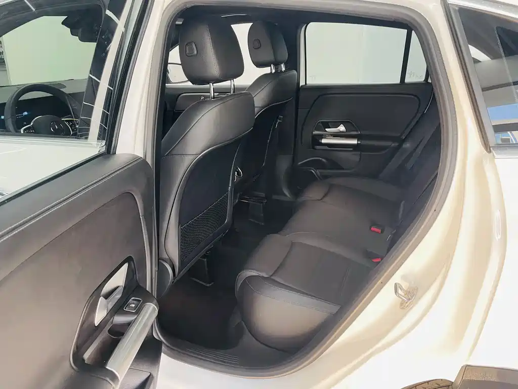 Mercedes-Benz GLA 2023 — фото 9