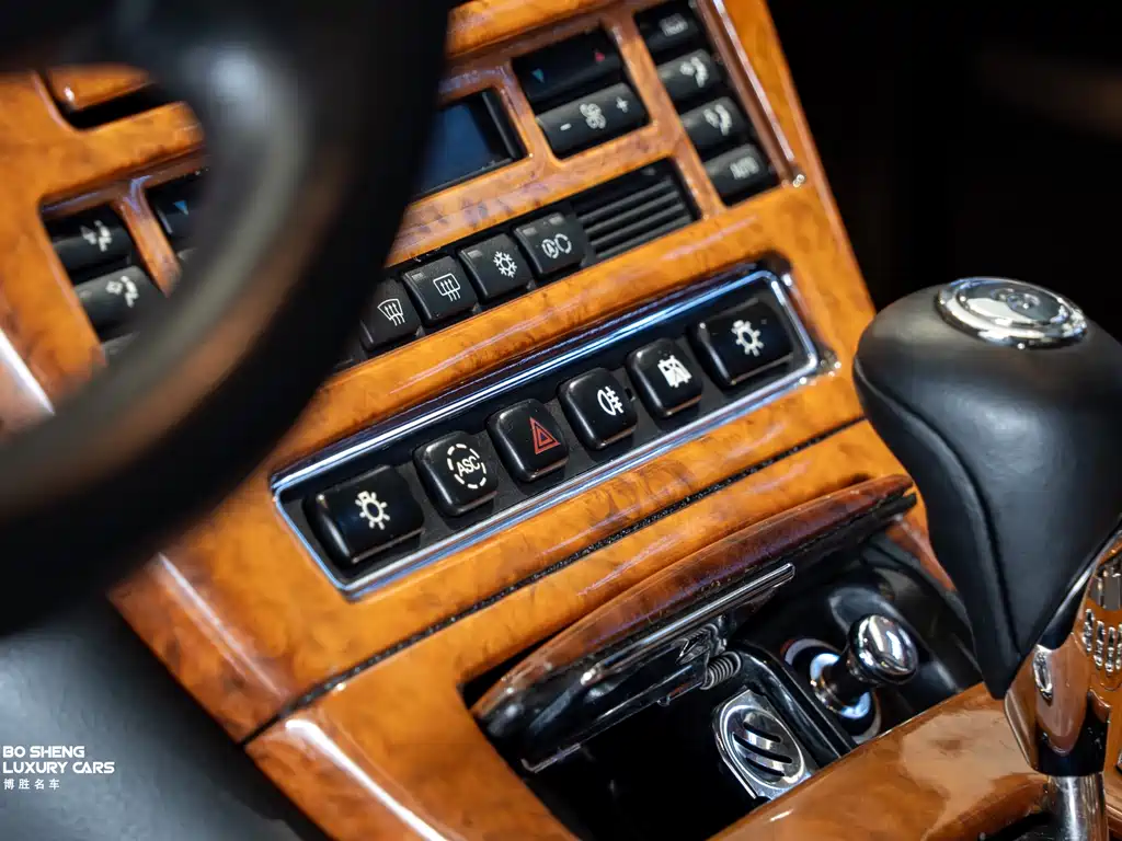 Bentley Elegance 2010 — фото 21