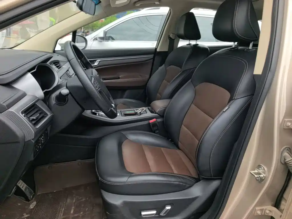 Geely Emgrand GS 2017 — фото 15