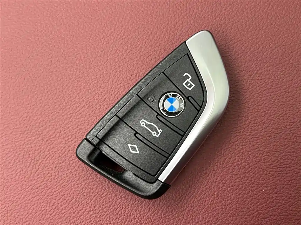 BMW 3 Series 2025 — фото 17