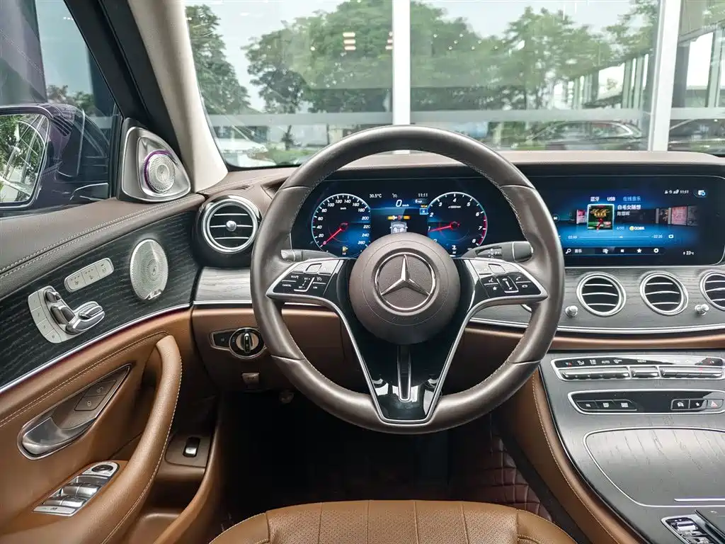Mercedes-Benz E-Class 2023 — фото 16