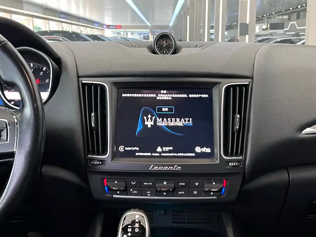 Maserati Levante 2018 — фото 13